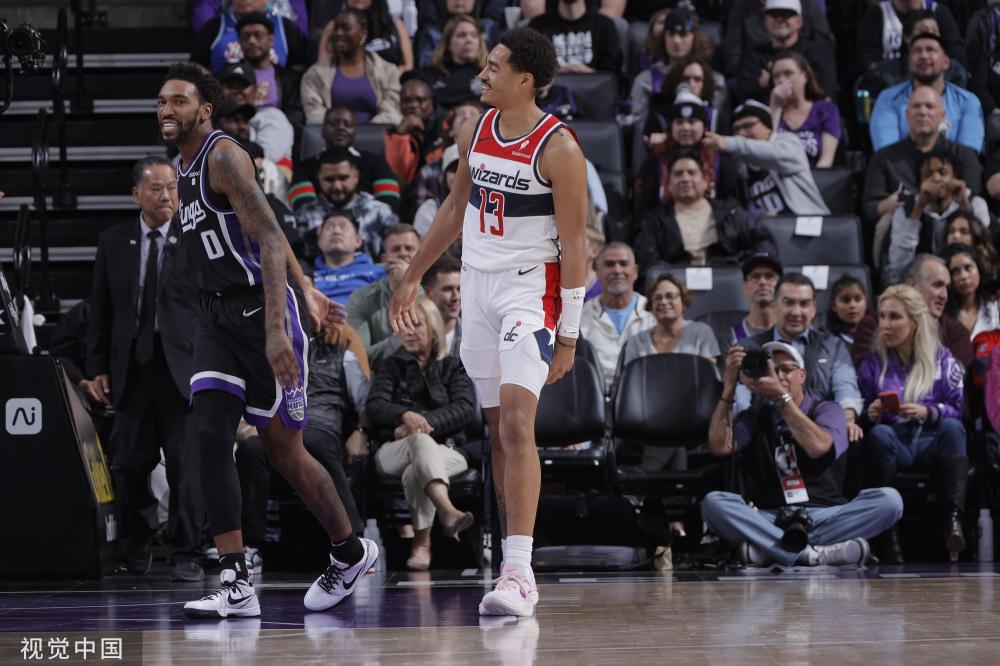 他不仅在场 他不仅在场