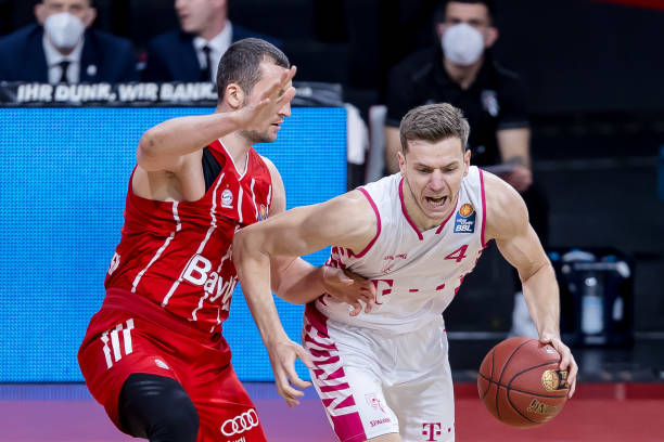 亚拉发动的 亚拉发动的